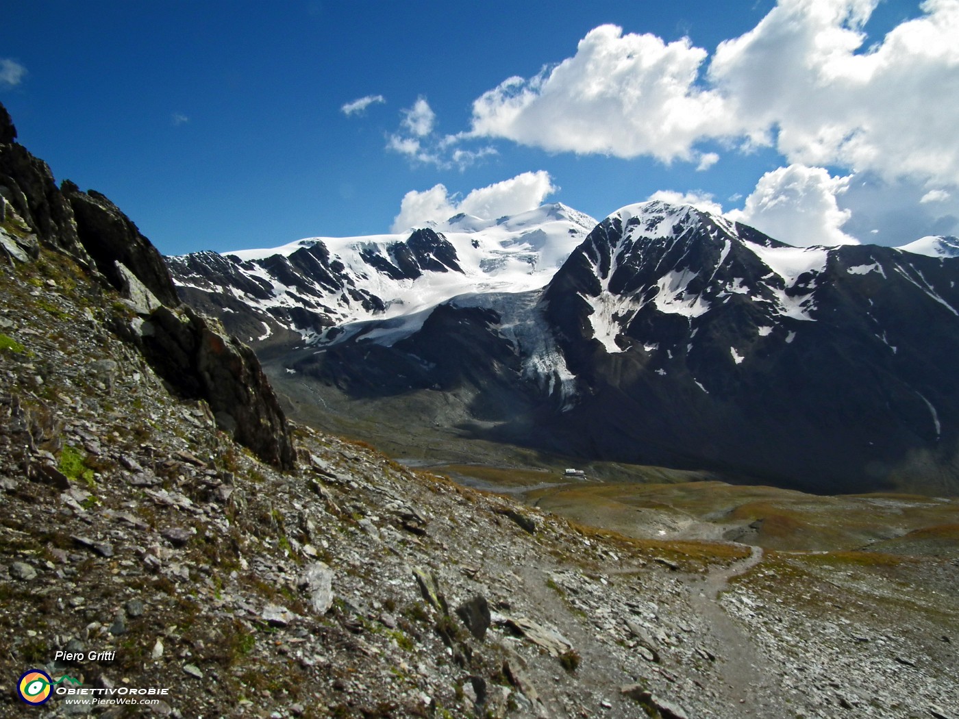 140 Scendendo dal passo al Rif. Pizzini.JPG